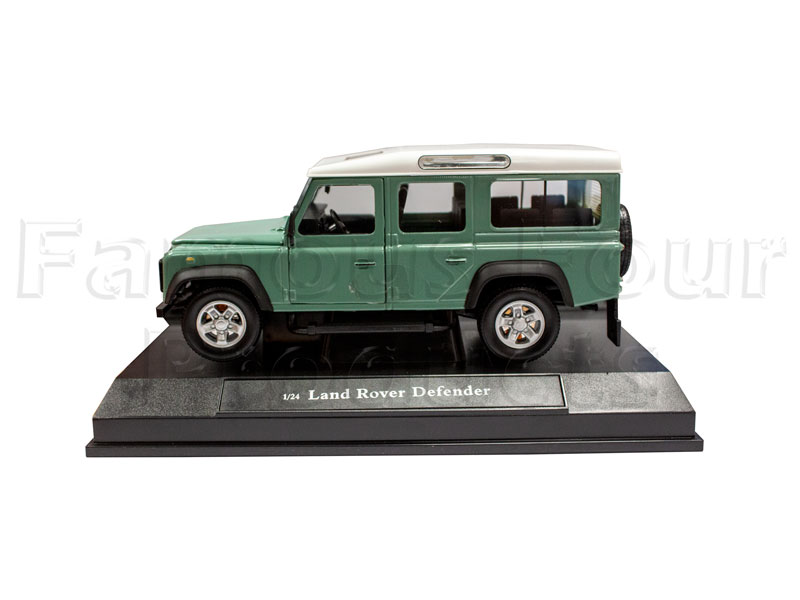 1/24 Scale Model - Land Rover 110 Station Wagon